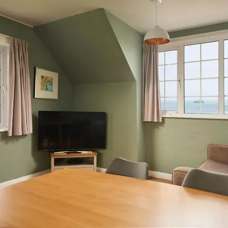 Oystercatcher Apartment *