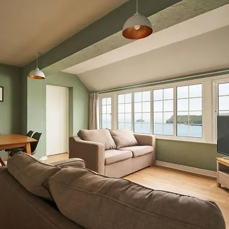 Oystercatcher Apartment *